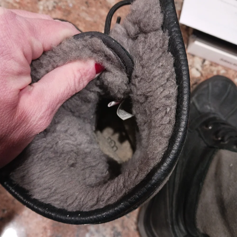 UGG Women's Adirondack III Black Grey Waterproof Leather Snow Boots. Size 8 - Picture 6 of 11